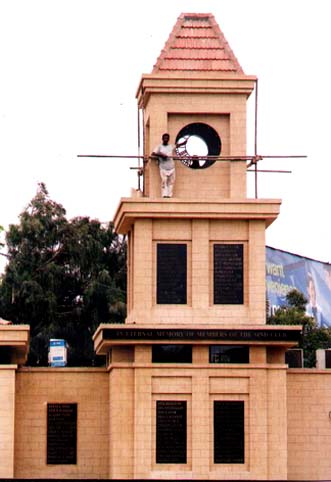 sindh_club_tower_clock_karachi_repair